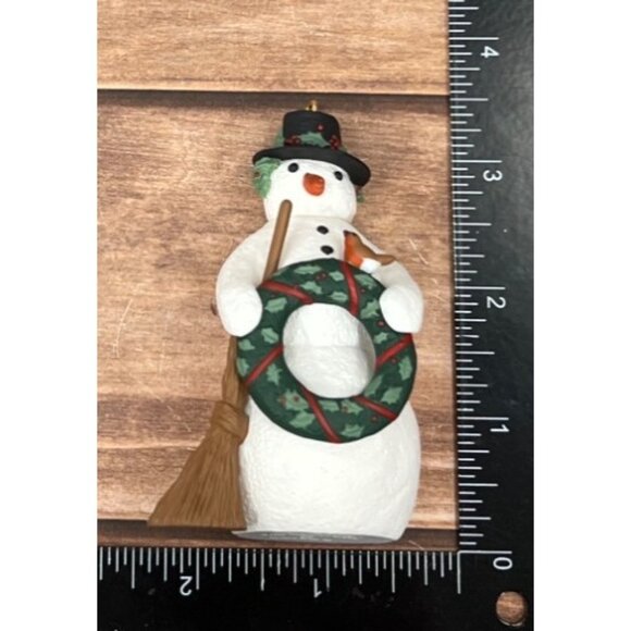 1996 HALLMARK KEEPSAKE ORNAMENT QX6214 CHRISTMAS SNOWMAN BY MARJOLEIN BASTIN - Picture 10 of 10